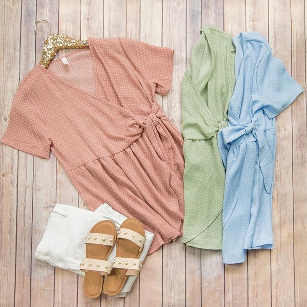 🌟Flaunt Boutique peach polka dot top